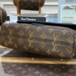 Louis Vuitton Magnetic Messenger M45557 Brown